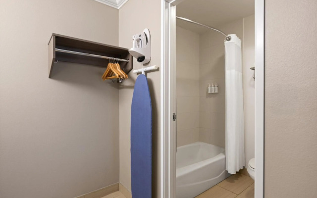 Solara Inn and Suites