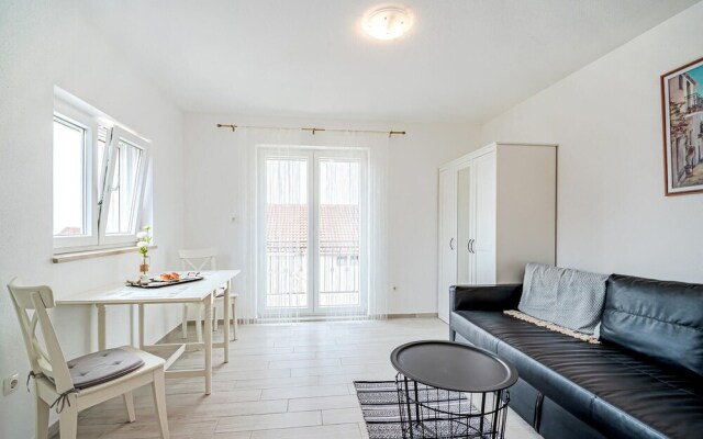 Beautiful Apartment in Orebic With Wifi