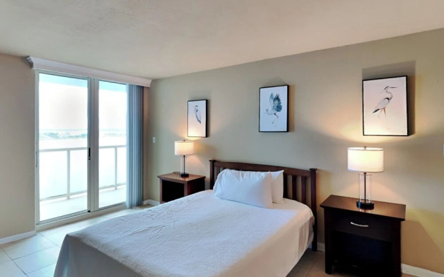 Sabine Yacht & Racquet #8D