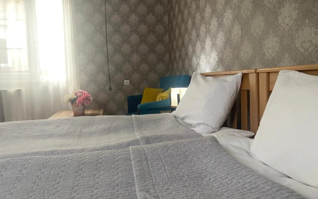 HillSide Guest House