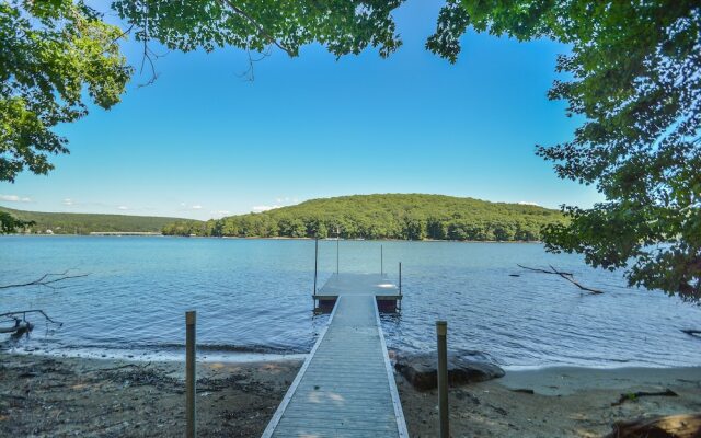 Retro Lake Landing 3 Bedroom House