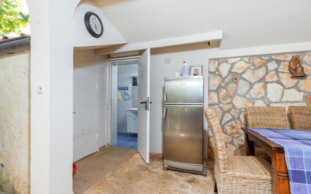 Beautiful Home in Vodnjan With Wifi and 5 Bedrooms