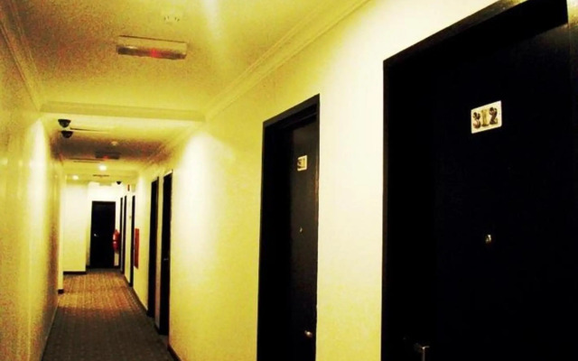 Adel Hotel
