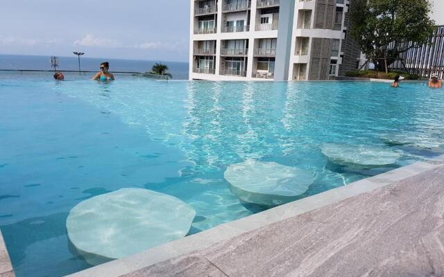 Kuno - 2Br, Beachfront Jomtien
