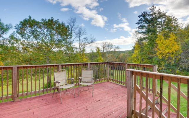 Charming Putney Home: Porch, Grill & Hiking Trails