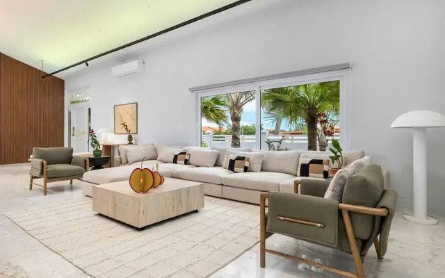 The Court Villa - 8 Bed 8 5 Bath