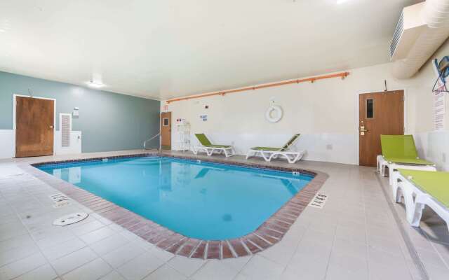 Quality Inn & Suites Omaha Chalco