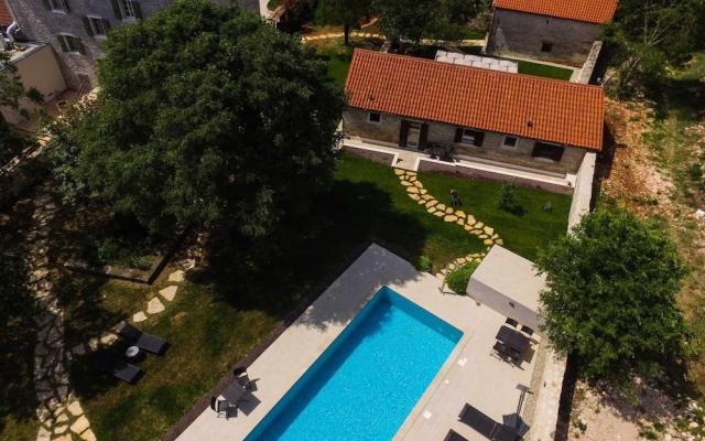 The Poolside Stone House in Bale