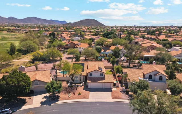 Red Mountain Retreat 5 BDR w/ Heated Pool!