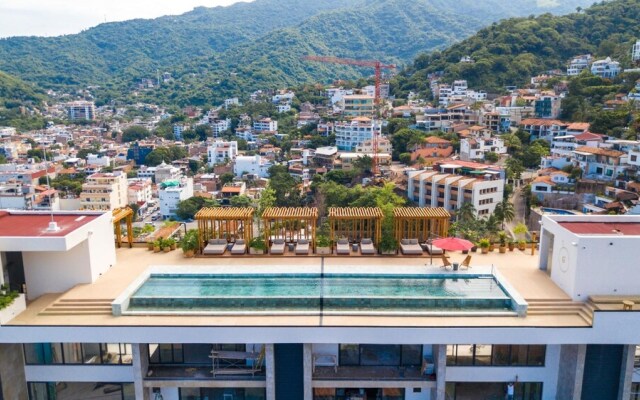 Sailview 703 Romantic Zone Rooftop Pool Ocean Views