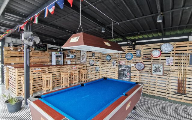 1715 House - White Rhino