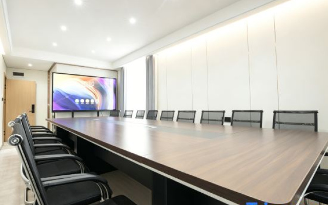 Kaixin Light Luxury Hotel (Dali High-Speed Railway Station Xingsheng Bridge)