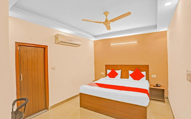 OYO 85984 Hotel Happy Spring