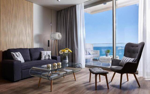 Seafront Apartments by Myseasight