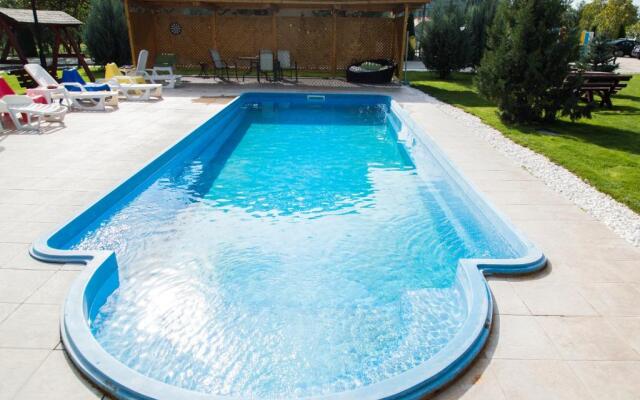 Airport Residence - Across from Otopeni Airport