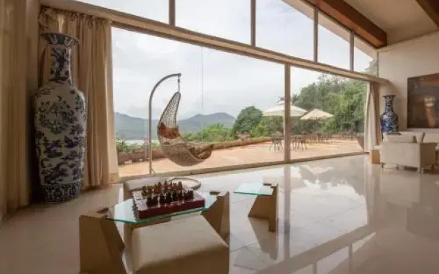 The Glass House by Vista Rooms