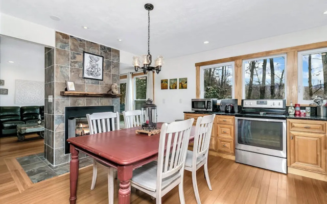 Black Mountain Treehouse