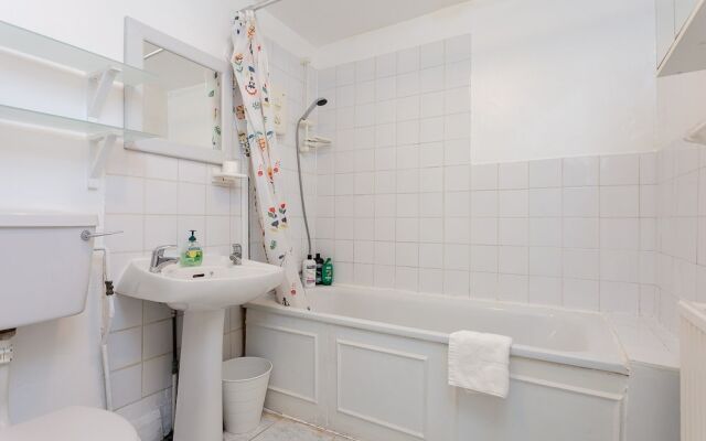 2 Bedroom Flat In Earlsfield
