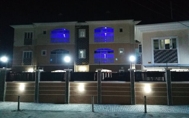 Blooms Spot Hotel and Apartment