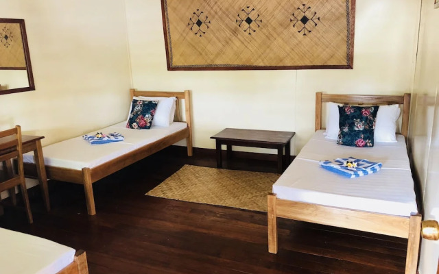 Qua Roviana Motel