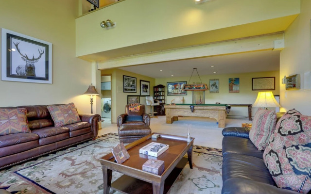 Vail 'treehouse' + Hot Tub, Sauna & Mtn Views