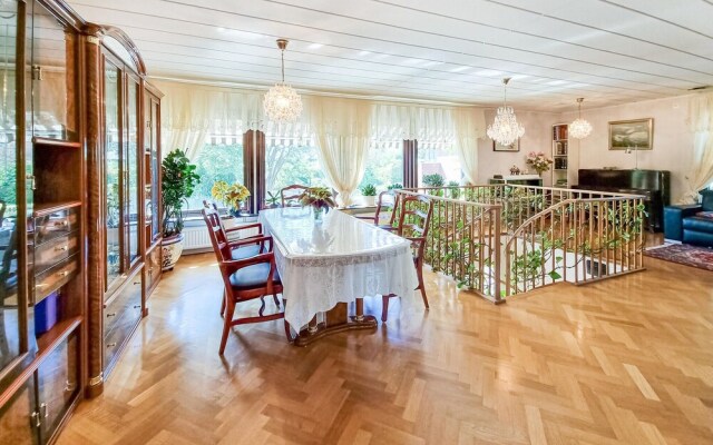 Nice Home in Västra Frölunda With Wifi and 3 Bedrooms