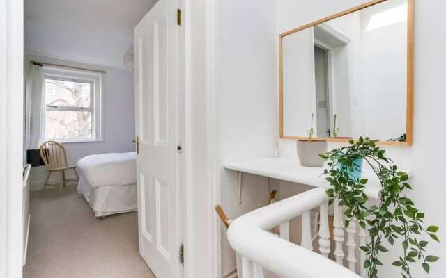 Sunny & Stylish 2bed Duplex in Maida Vale