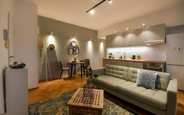 MARBLE & PASTELS - Homey Central Apartment