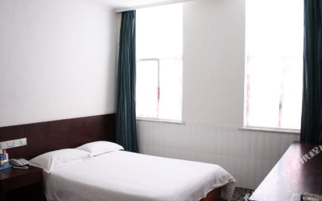 Jining Qinghua Hotel