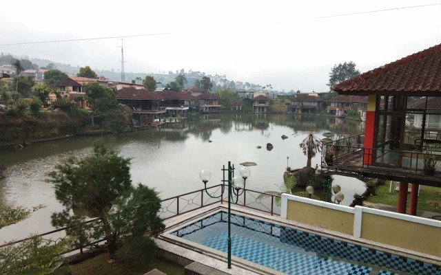 Villa Danau 5 Bedroom for 50 pax