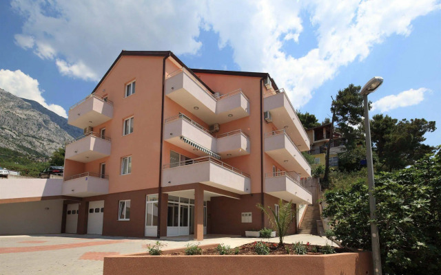 Apartments Vila Adrijana and Fitness Studio Wolf