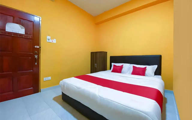 Super OYO 90039 Coop Hotel Kangar