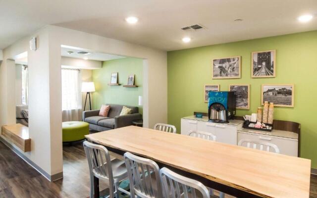 Woodspring Suites Lake Jackson