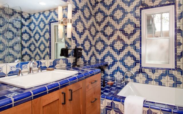 East Alameda - 3 Br Home