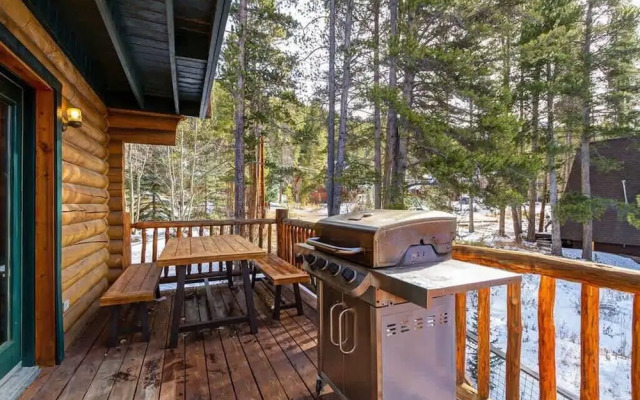 Private Luxurious Cabin w spa Near Breckenridge