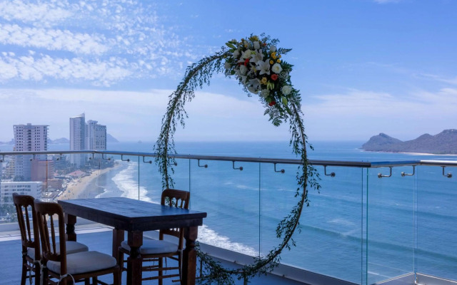 DoubleTree by Hilton Mazatlan