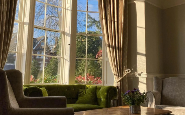 Alton House Hotel