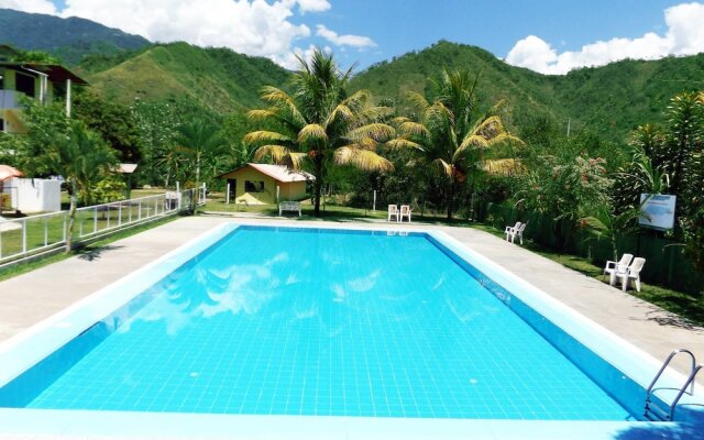 El Tirol Hotel y Piscinas