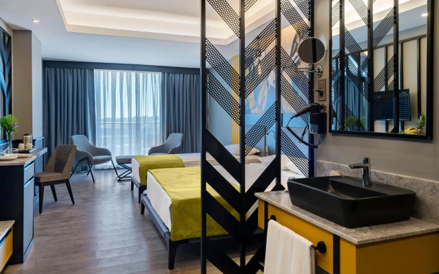 Arnor De Luxe Hotel