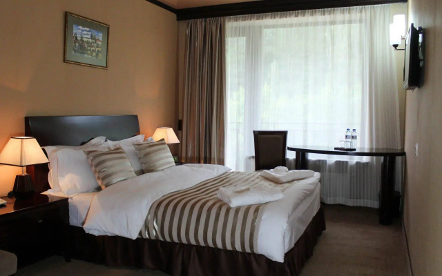 Отель Best Western Plus Paradise Hotel Дилижан