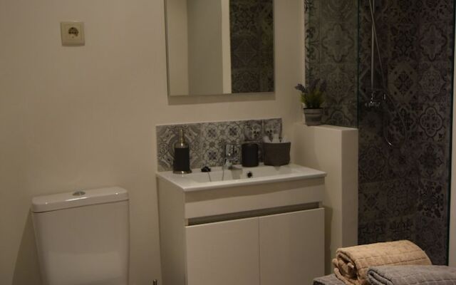 Charming Mezzanine Rooftop View