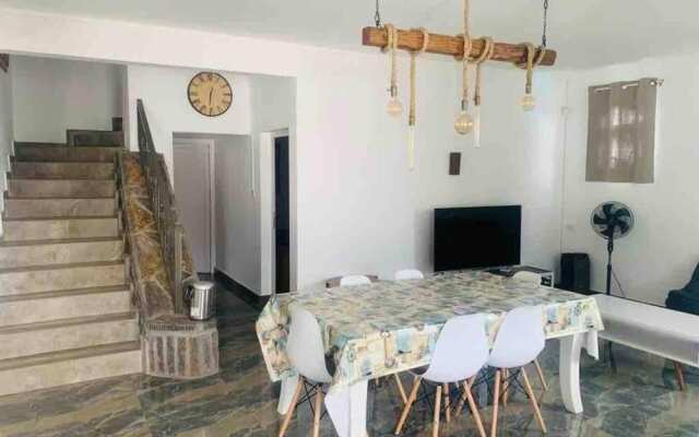 Spacious 4-bed Villa in Flic en Flac Roof top bar