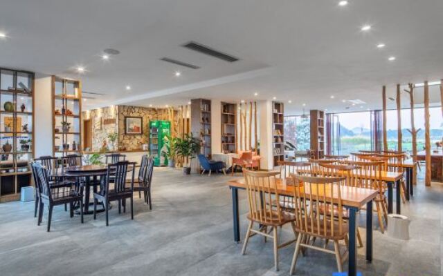 Puyuman Lake View Inn