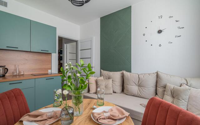 Лайт Апартаменты на улице Академика Ландау 49