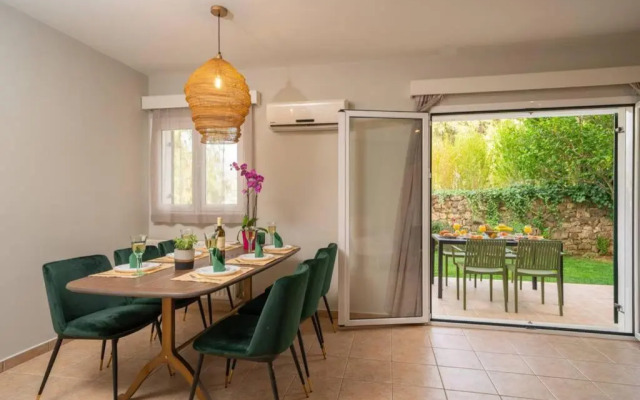Central & Elegant Suite with private garden