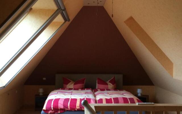 Moderne Maisonette-Wohnung am Karpfenteich; modern Apartment with view of the carp pond