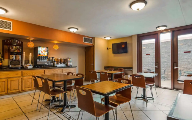 Holiday Inn Express & Suites Phoenix - Tempe by IHG