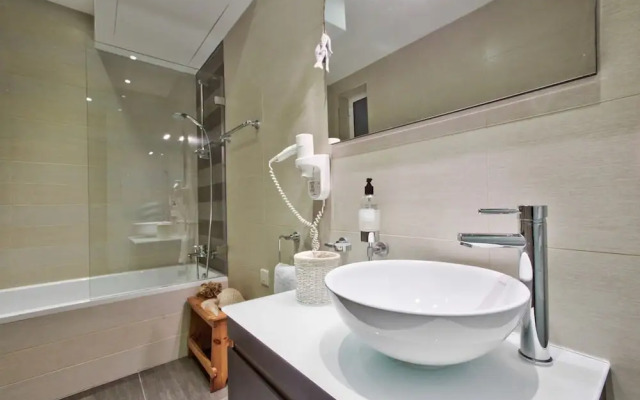 Stunning Sliema 2 Bed Apt Meters Away From Beach