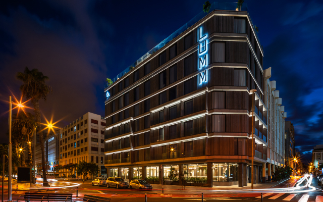 LIVVO Lumm Hotel 