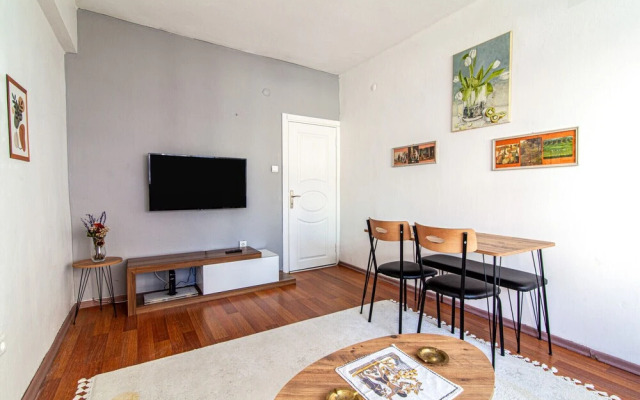 Charming Flat Next to Cevahir Shopping Mall